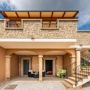 Larcobaleno Di Chia Bed & Breakfast